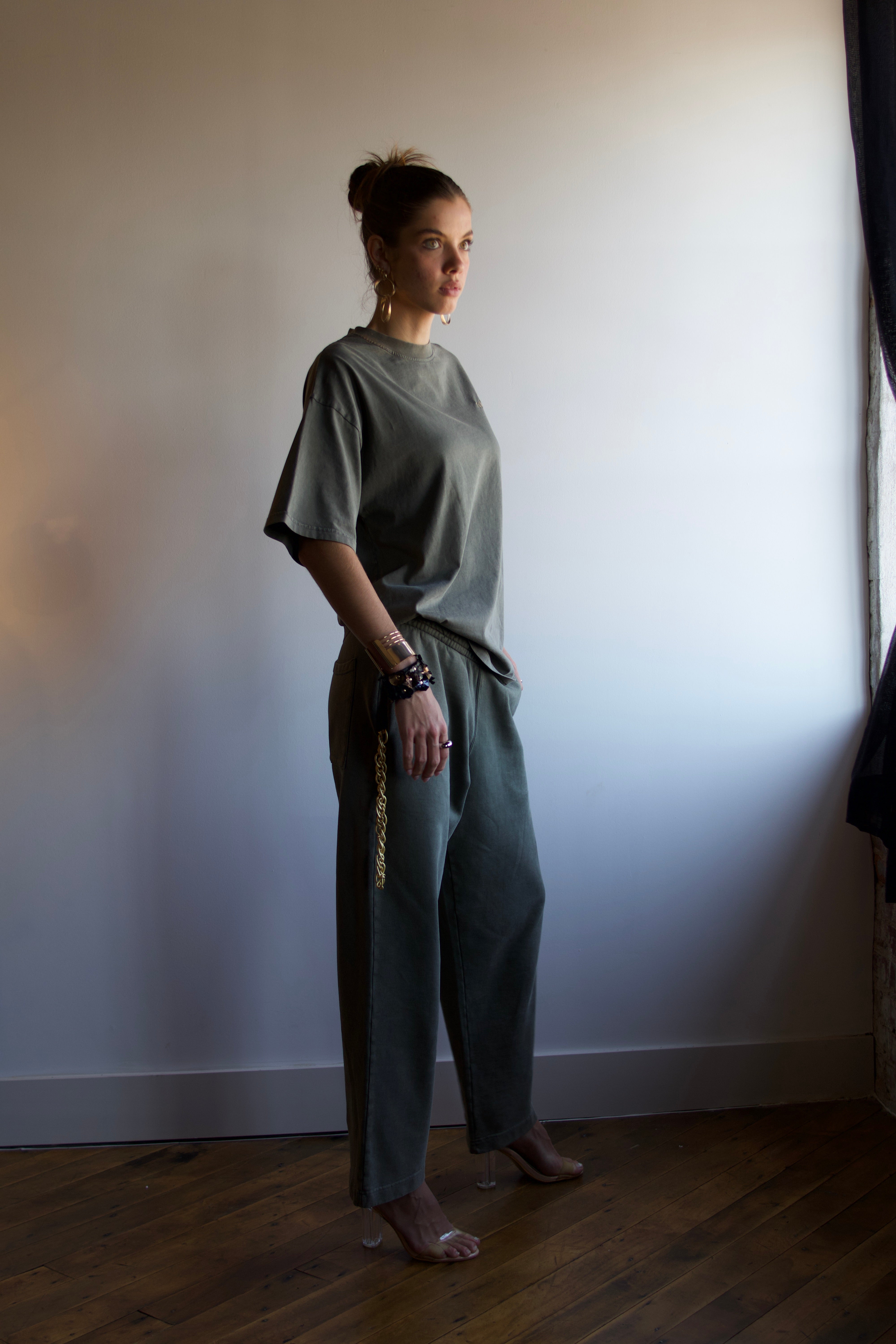 Ashed Olive Sweatpants – XCLÚJOHN