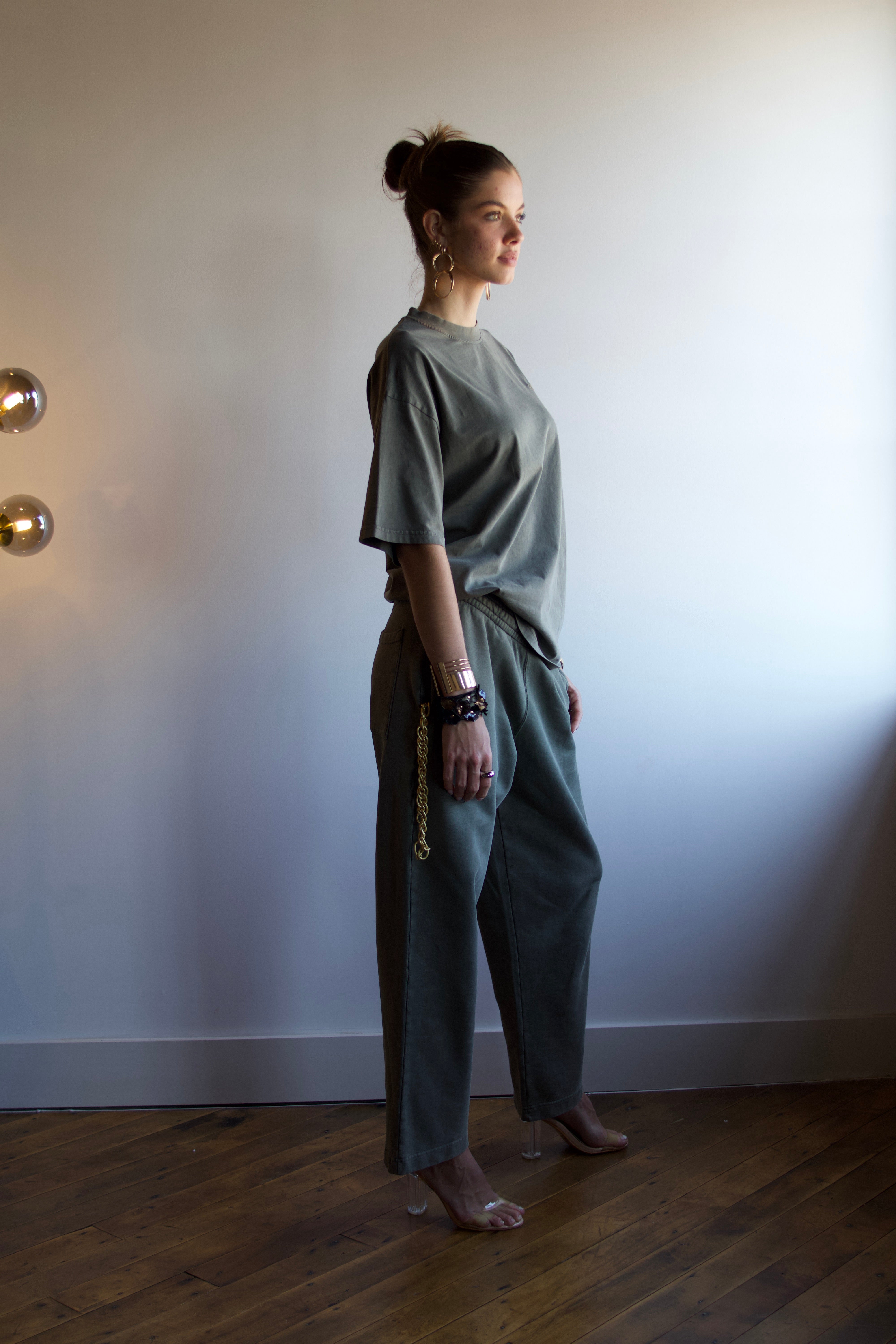 Ashed Olive Sweatpants – XCLÚJOHN